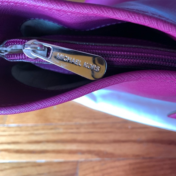 🚨Sold🚨Michael Kors Jet Set Large tote. EUC! - Picture 5 of 16